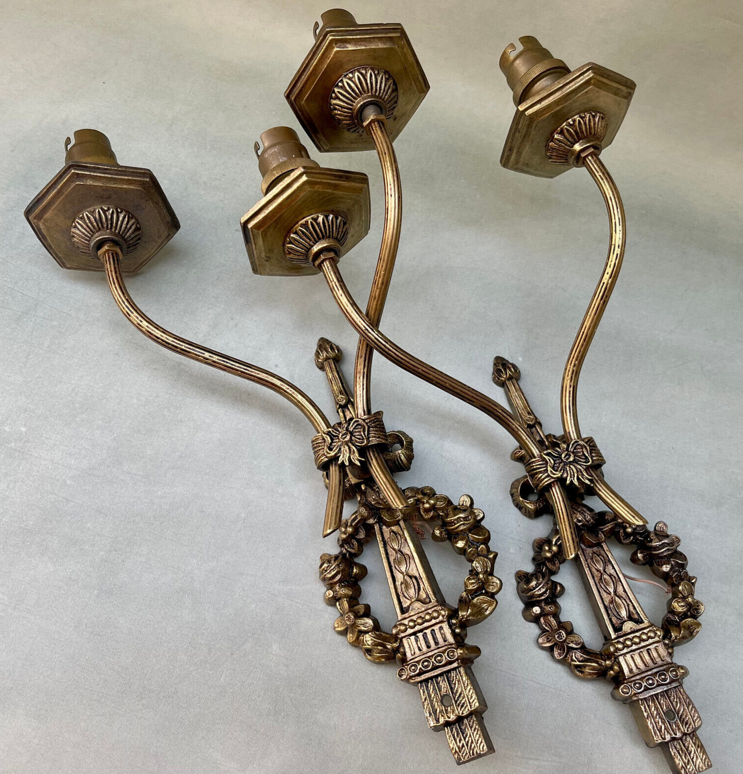 ANTIQUE FRENCH ELECTRIC PAIR OF NEO CLASSICAL BRASS WALL SCONCES, DOUBLE LIGHTS