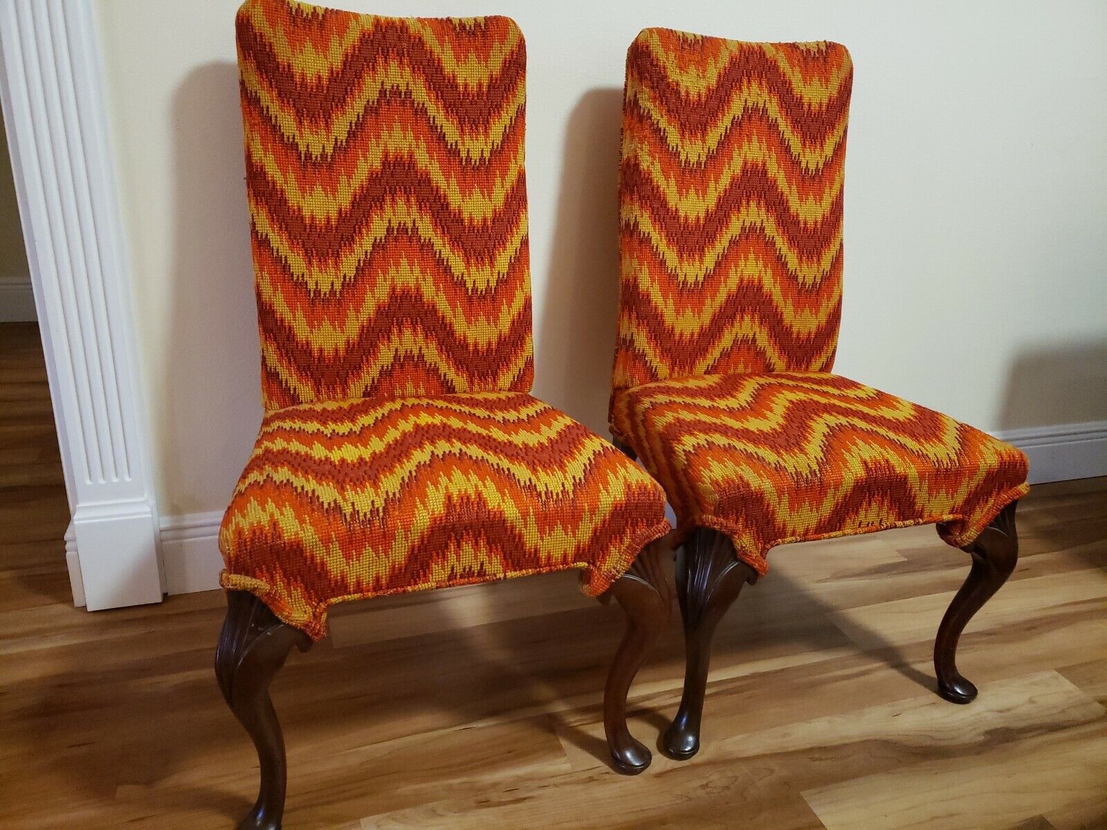 Hickory north Carolina flame stitch mcm Chairs ordered Dorothy Draper retro