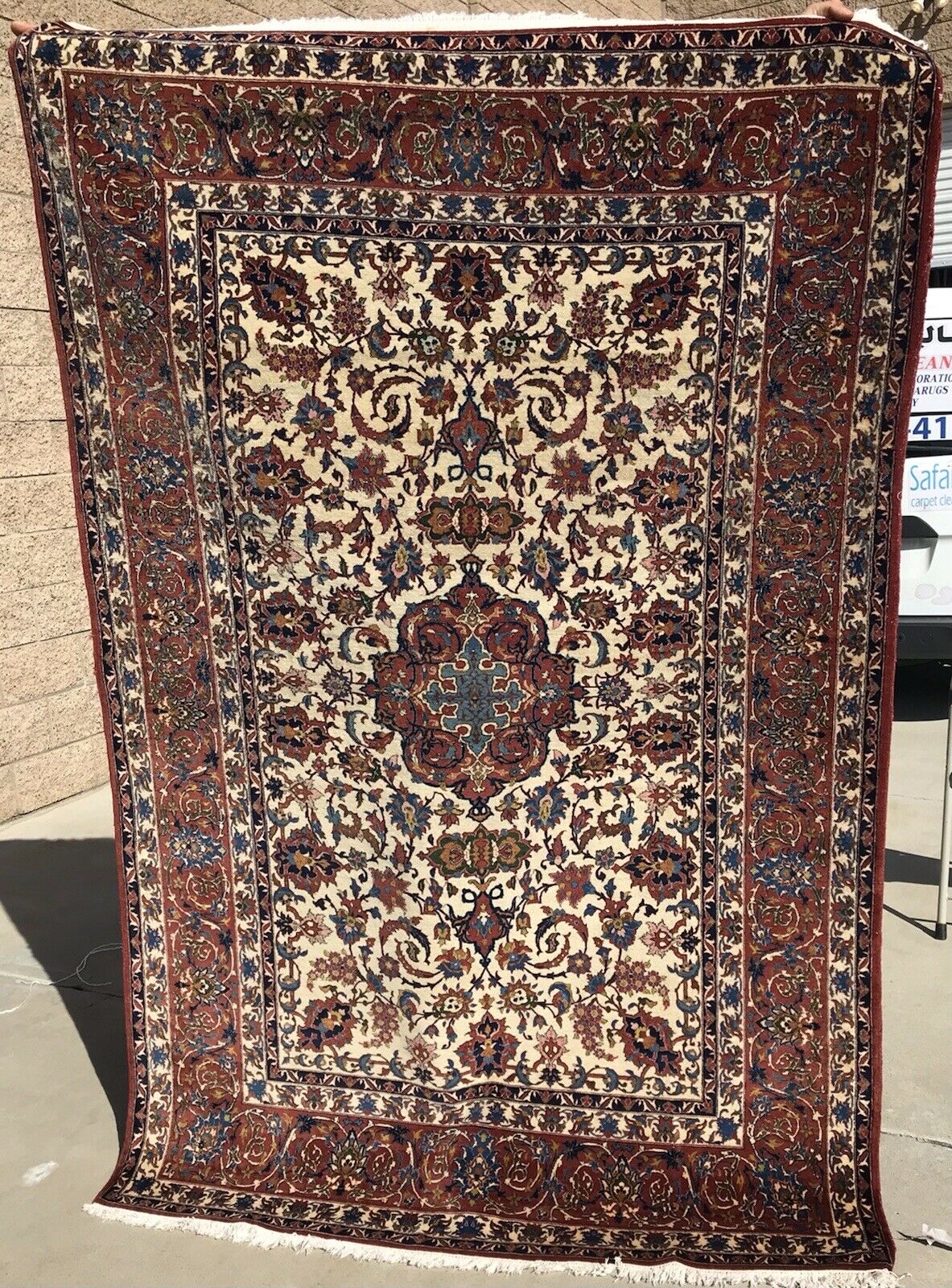 AN AUTHENTIC FINE CLASSIC ISPHONI RUG 4’7” X 7’1”