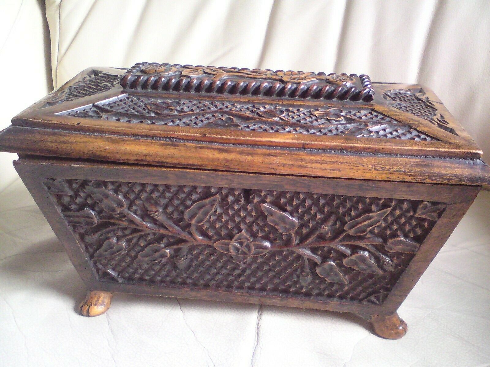 BEAUTIFUL ANTIQUE VICTORIAN CARVED TEA CADDY,A/F SEE-BELOW.