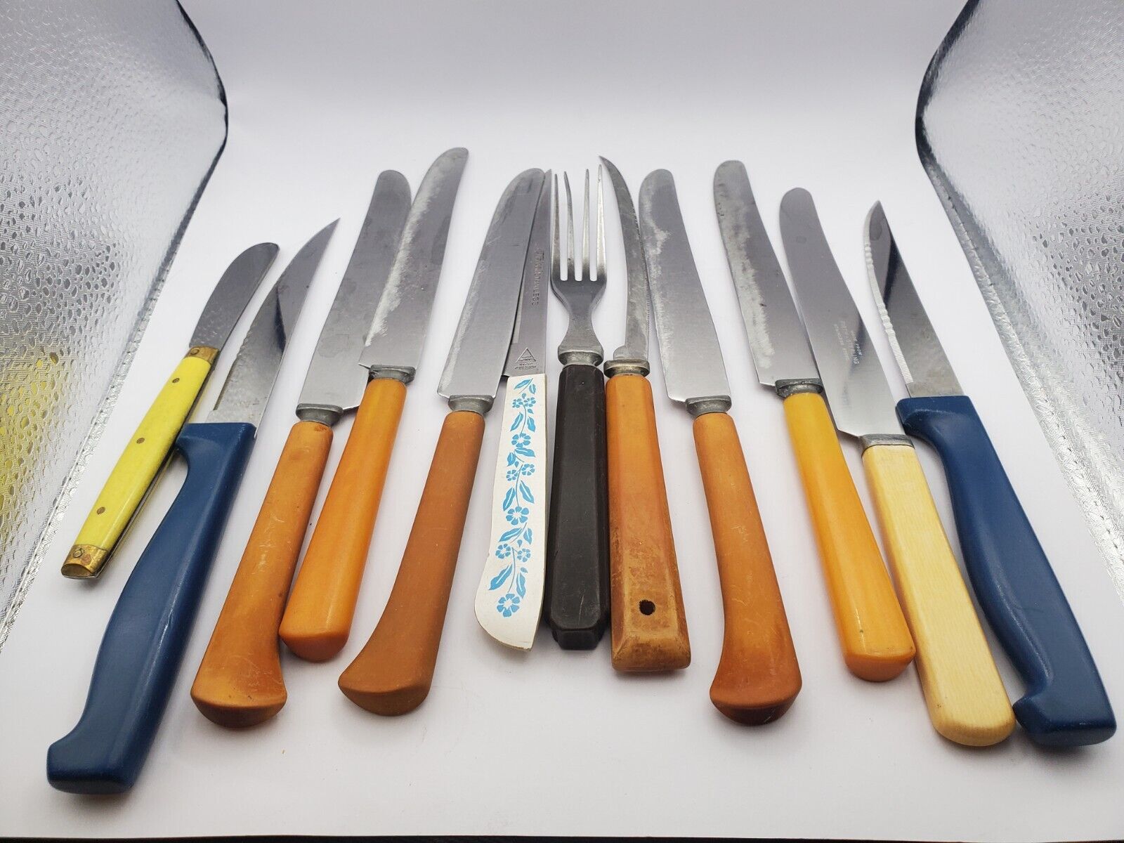Vintage Bakelite utensils and others --knives fork