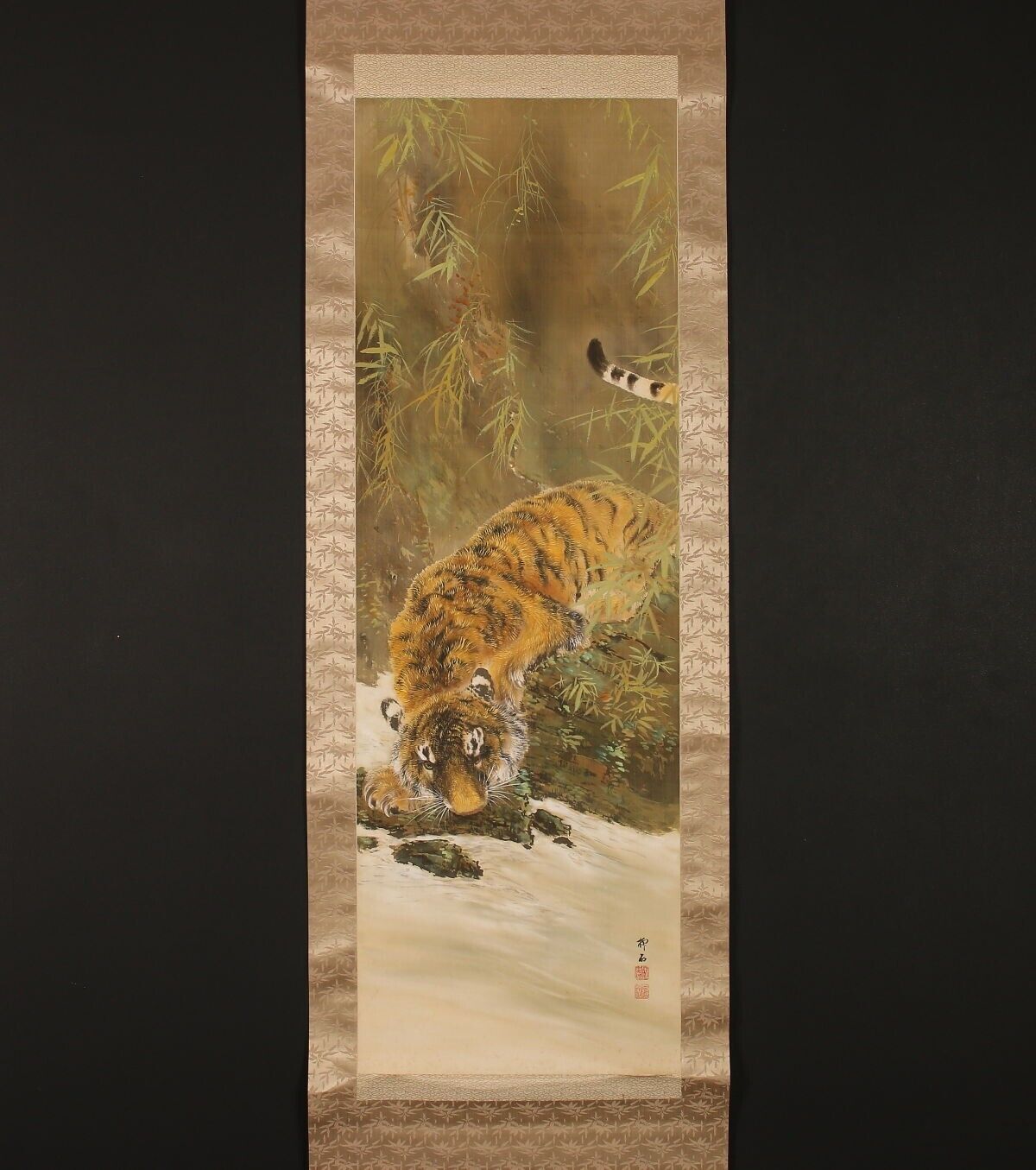 nw2310 Japanese hanging scroll KAKEJIKU Tiger by Uzu Ryuseki (Meiji-Taisho)