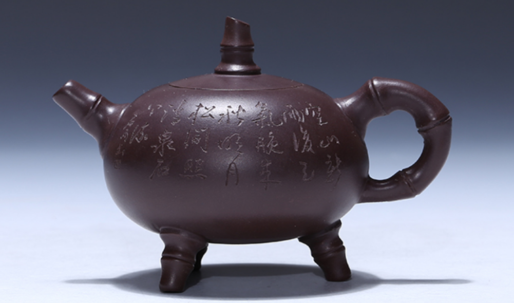 China Yixing Zisha Pottery 140ccPurple Clay Teapot Handmade Tripodia Bamboo Pot