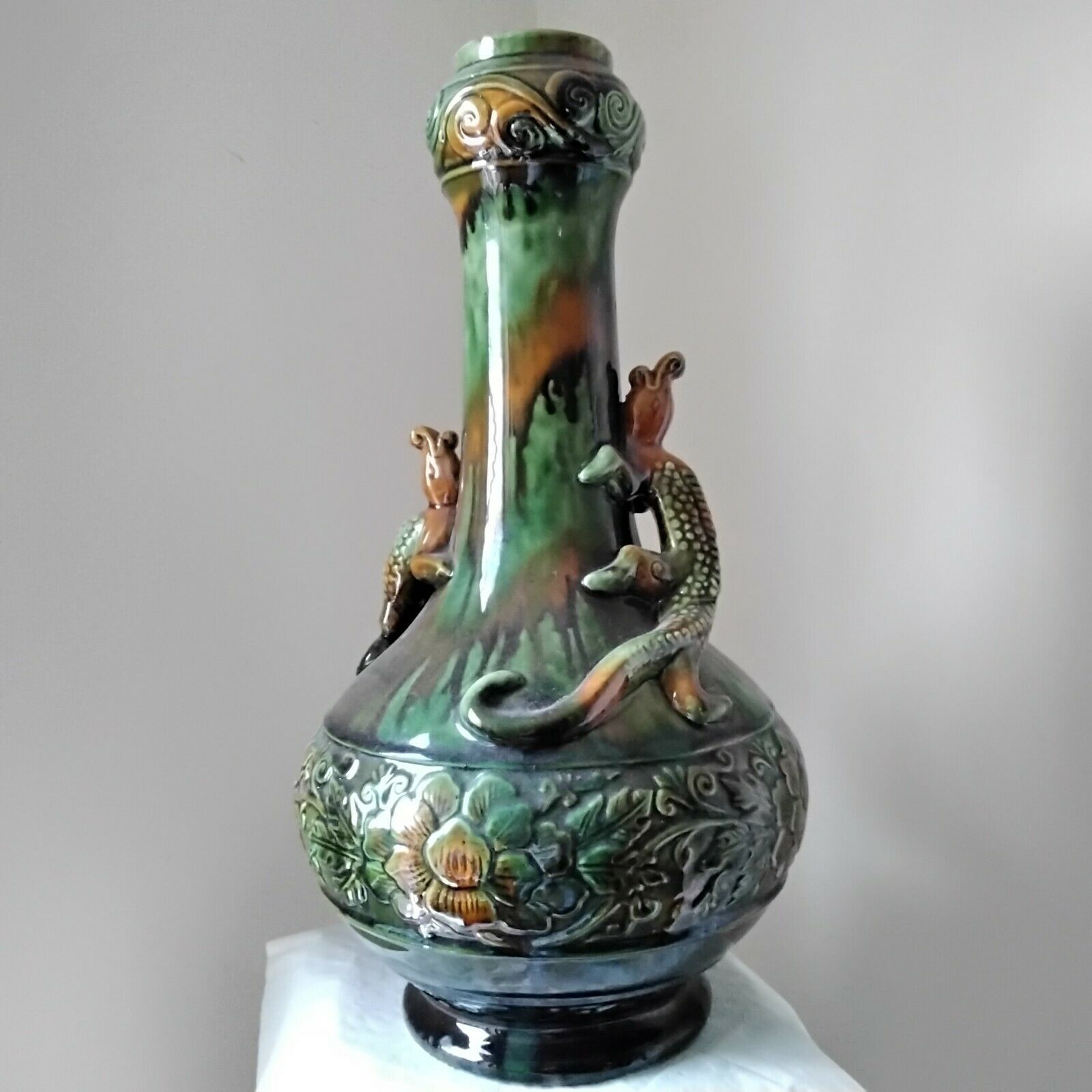 Majolica Style Arts & Crafts Vase Applied Pair of Salamanders Height 14"