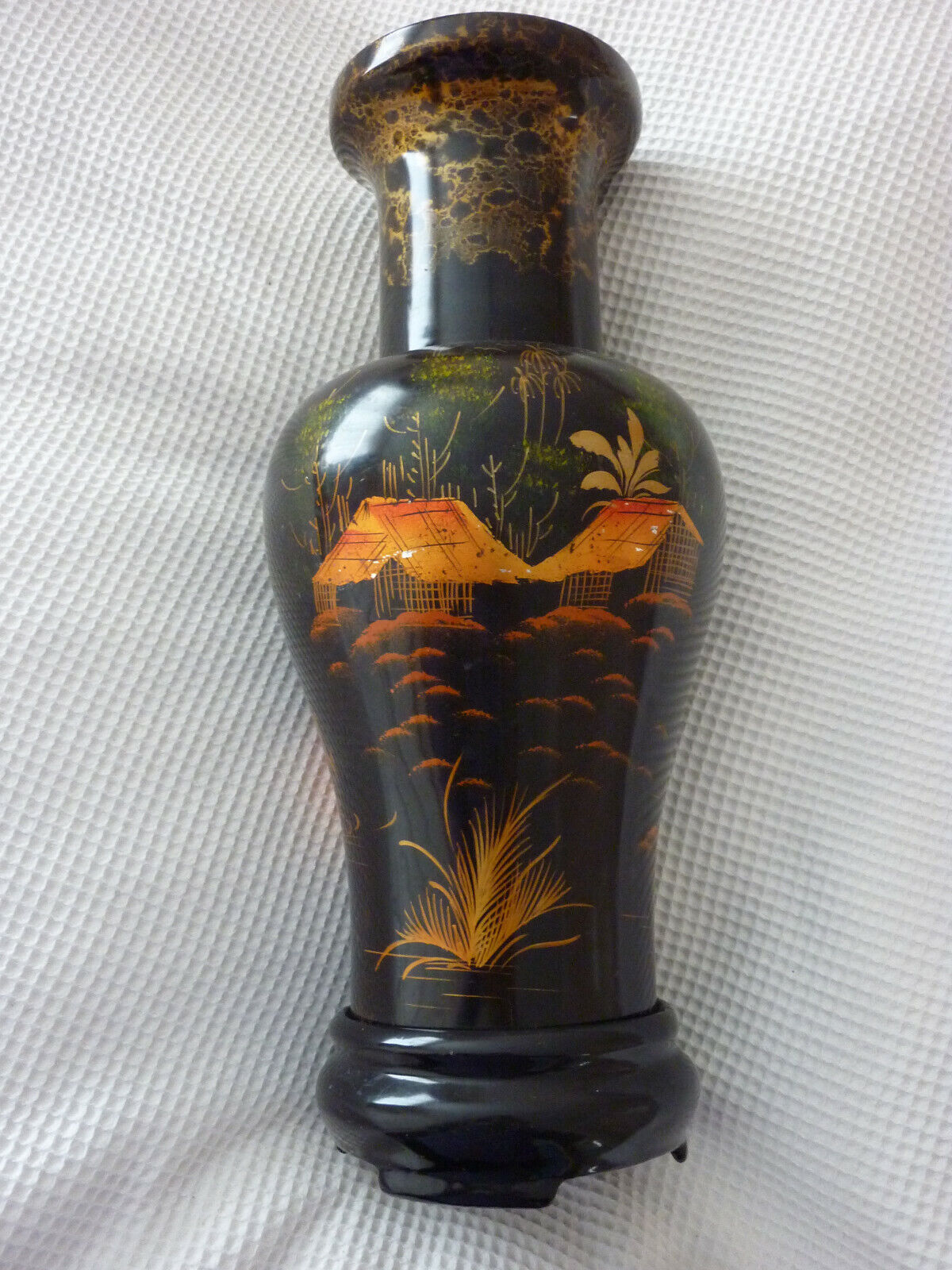 Vintage lacquered Oriental vase