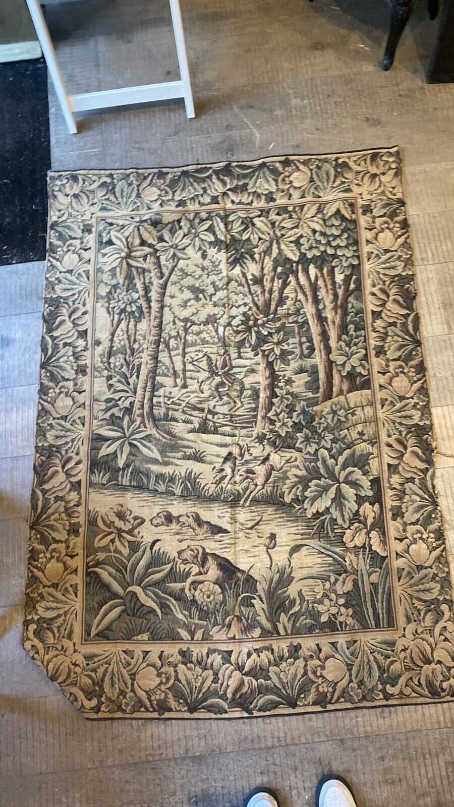 unique wall mounting tapestry representing a countryside hunting scene