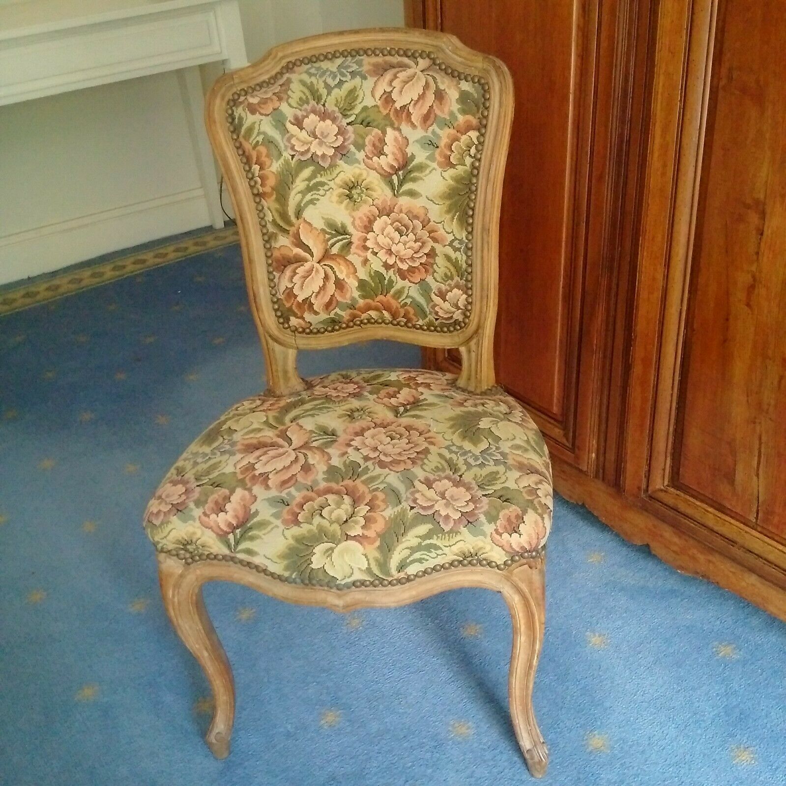 Antique Valuations: LOUIS XV STYLE CHAIR OAK FRAME TAPESTRY UPHOLSTERY PARLOR STYLE