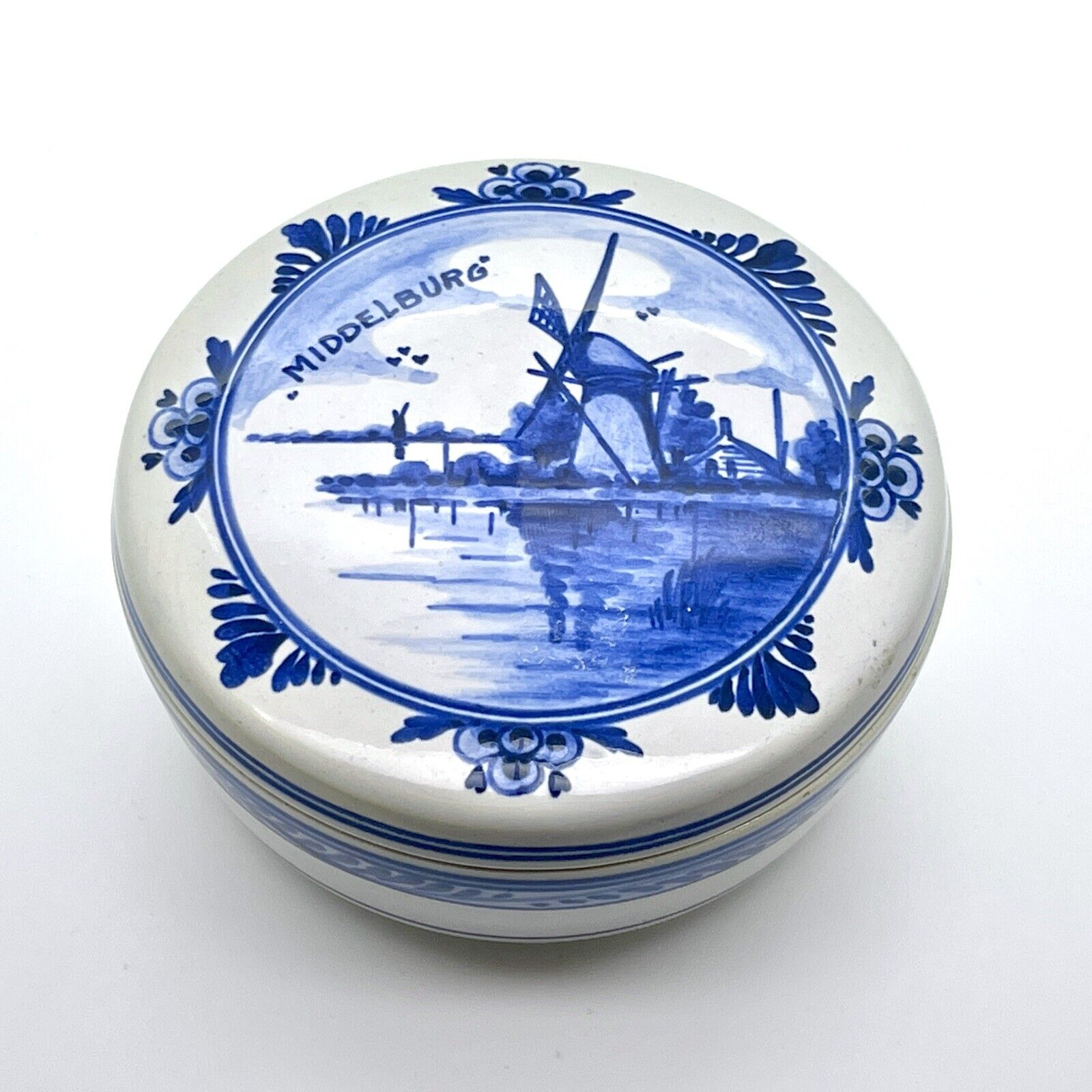 Antique Valuations: Delft Blue pot Trinket Dish With Lid - With Image of Windmill Holland MiddelBurg
