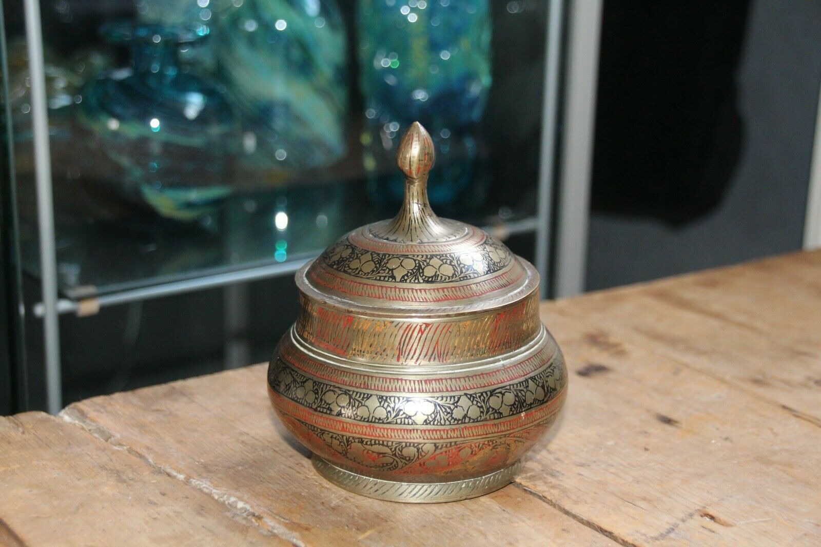Antique Valuations: ANTIQUE INDIAN BRASS POT/CADDY HAND MADE