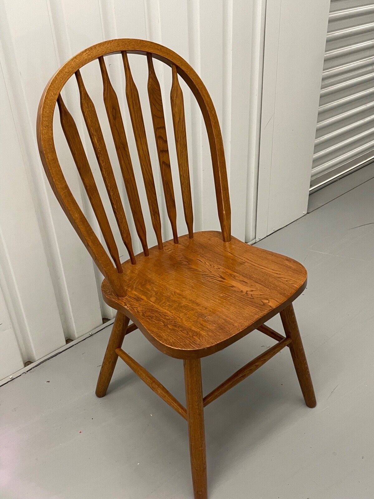 Antique Valuations: 6 Bowback Kitchen or Dining Room Chairs.  Used, in very good condition. 
