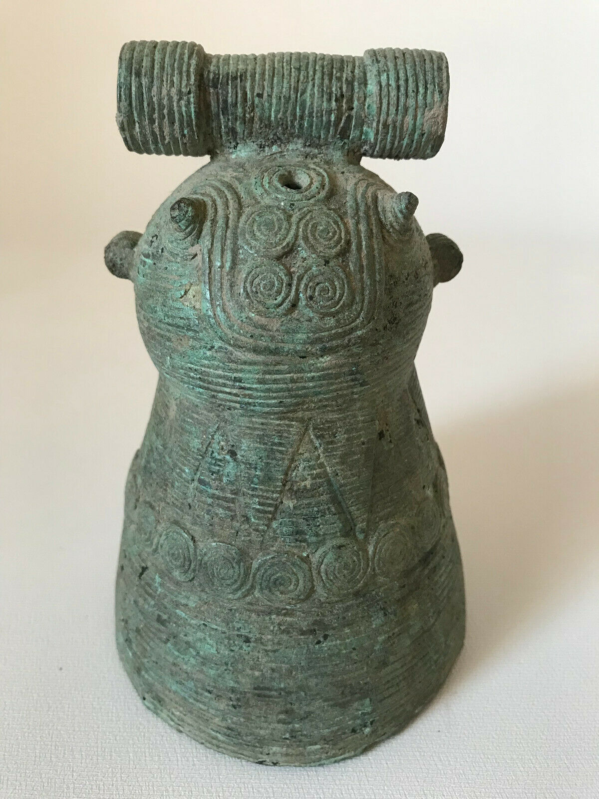 Antique Valuations: Dong Son Bronze, ca 600 - 200 BC