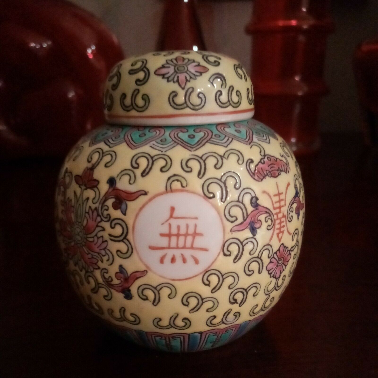 Antique Valuations: Small Chinese Yellow Mun Shou Ginger Jar 10 cm