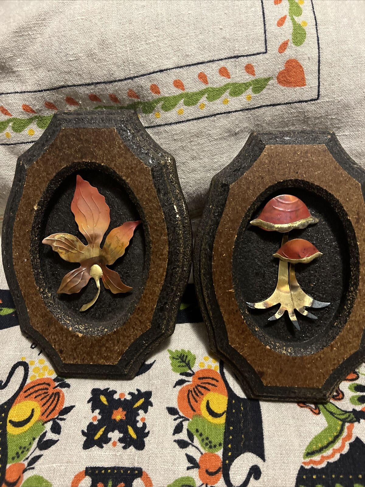 Antique Valuations: Vintage Wall Hangings Art Plaques Mushroom and Leaf Brass Wood