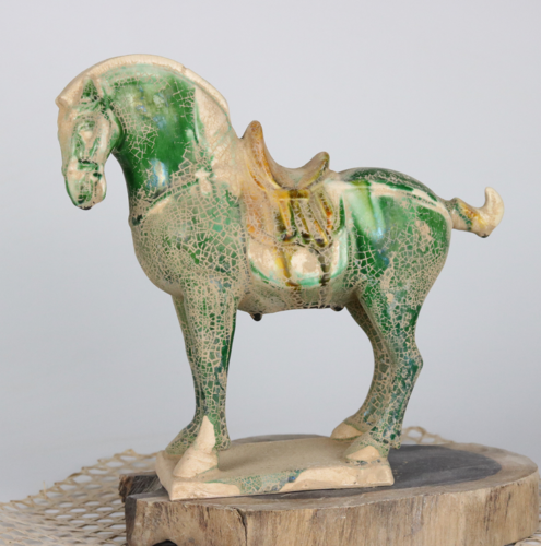 Antique Valuations: China Old collection Tang Dynasty Tang tri-color glazed ceramics War horse