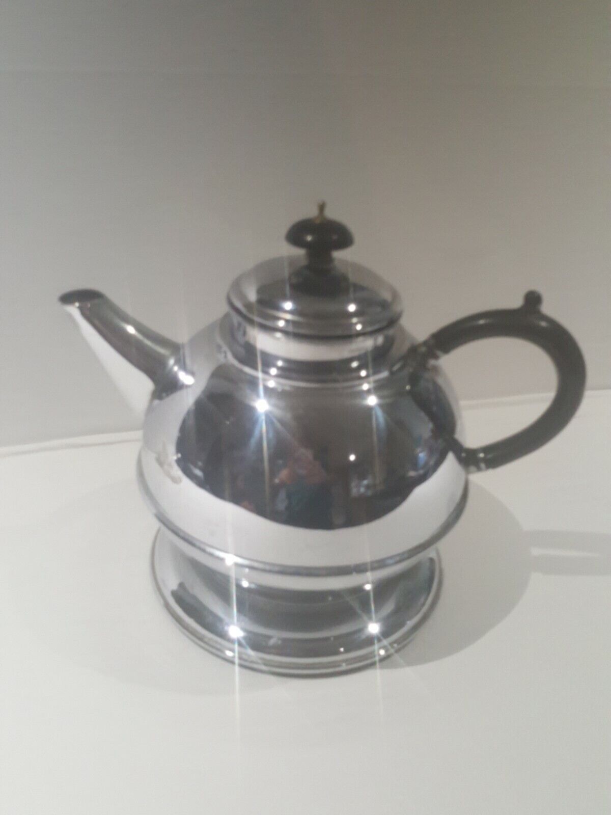 Antique Valuations: Vintage Teapot with Removable Strainer - Bakelite Handle - 2½ Pint - 'Master'